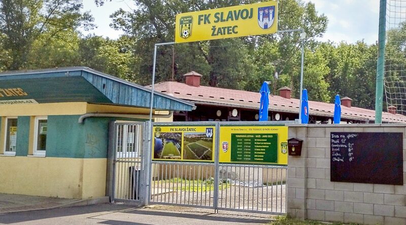 Oblíbená Chaloupka s terasou je letos zavřená. Po neděli začne její bourání a velká přestavba celé lokality Oblíbená Chaloupka s terasou je letos zavřená. Po neděli začne její bourání a velká přestavba celé lokality