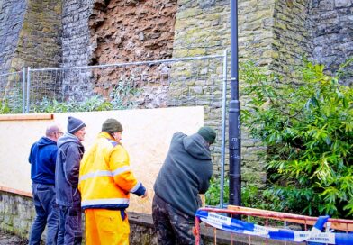 Stezka Pod Šancemi je zavřená, z hradeb padají kameny. Zákaz vstupu platí minimálně do února Stezka Pod Šancemi je zavřená, z hradeb padají kameny. Zákaz vstupu platí minimálně do února