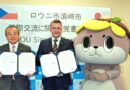 Na podpis smlouvy dohlédla plyšová vydra. Louny mají nového partnera – japonské město Susaki