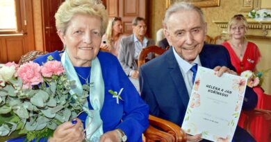 Šedesát let spolu. Sympatičtí usměvaví manželé oslavili v Žatci diamantovou svatbu