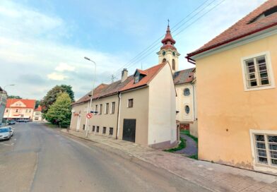 Nový název pro uličku v Postoloprtech: oceňuje památku rodáka, který vytvořil unikátní model staré Prahy Nový název pro uličku v Postoloprtech: oceňuje památku rodáka, který vytvořil unikátní model staré Prahy