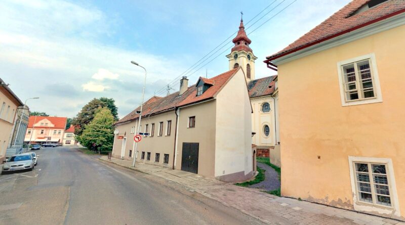 Nový název pro uličku v Postoloprtech: oceňuje památku rodáka, který vytvořil unikátní model staré Prahy Nový název pro uličku v Postoloprtech: oceňuje památku rodáka, který vytvořil unikátní model staré Prahy
