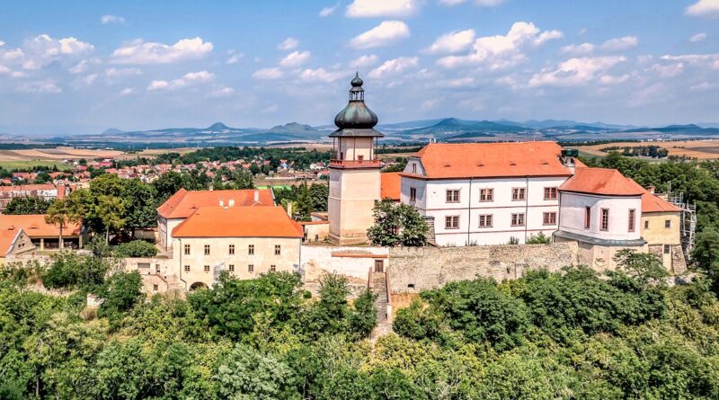 Nový Hrad v létě: skřítkové, trpaslíci, filmy pod širým nebem i skvělé kusy světové divadelní klasiky Nový Hrad v létě: skřítkové, trpaslíci, filmy pod širým nebem i skvělé kusy světové divadelní klasiky