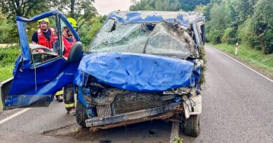 Auto na střeše, havarovaná čtyřkolka. Hasiči na Podbořansku zasahovali v posledních dnech u tří nehod