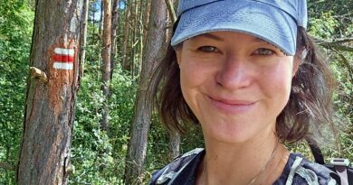 Nová trasa pro turisty a výletníky: v krajině se pracuje i o prázdninách, červené značky přibývají