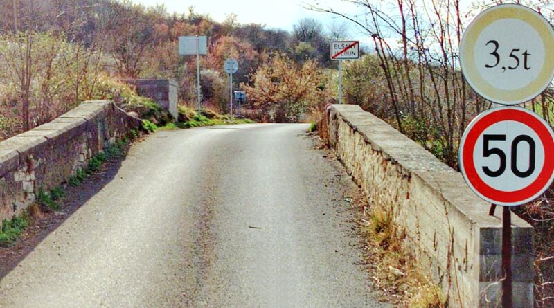 V Blšanech u Loun se bude měnit most. Novinkou na něm bude oddělený koridor pro cyklisty i pro pěší V Blšanech u Loun se bude měnit most. Novinkou na něm bude oddělený koridor pro cyklisty i pro pěší