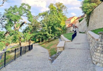 Posezení, vyhlídka, nové cesty i atraktivní osvětlení. V Žatci skončila proměna první části městských hradeb Posezení, vyhlídka, nové cesty i atraktivní osvětlení. V Žatci skončila proměna první části městských hradeb
