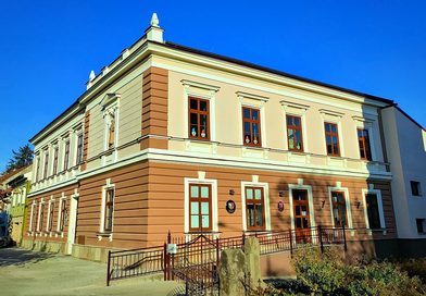 Škola v Ročově má krásnou novou podobu Škola v Ročově má krásnou novou podobu