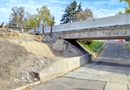 Vybouraný most u Chaloupky v Žatci: zbyla z něj jen půlka. Omezení při průjezdu potrvají až do června