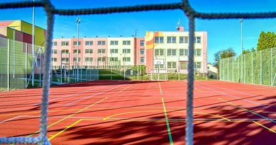 Mladí lidé ze škol v Podbořanech mohou využívat nové moderní sportovní hřiště