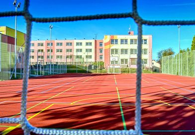 Mladí lidé ze škol v Podbořanech mohou využívat nové moderní sportovní hřiště Mladí lidé ze škol v Podbořanech mohou využívat nové moderní sportovní hřiště